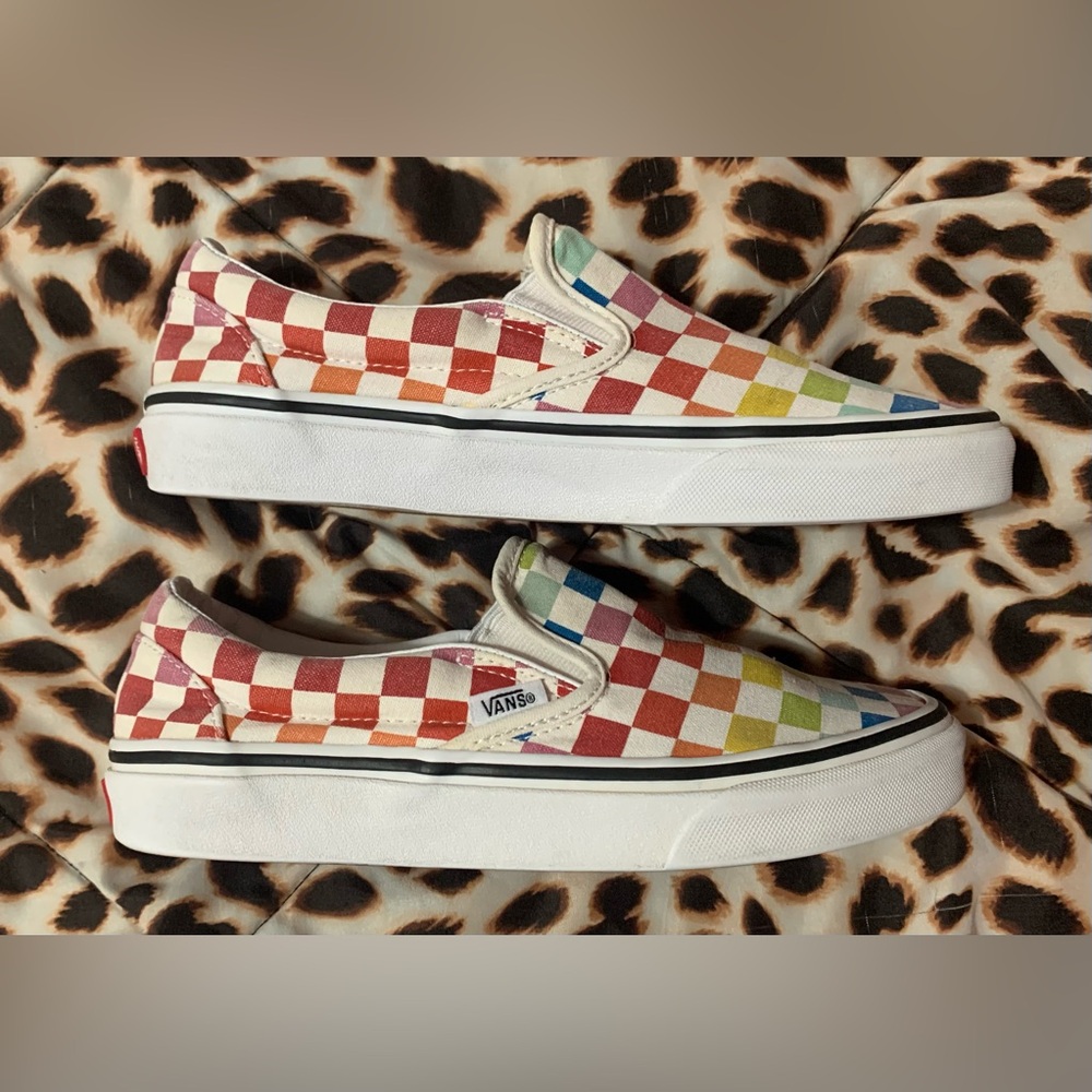 🩷Woman’s 6.5 Vans SlipOns🩷 - Picture 2 of 7